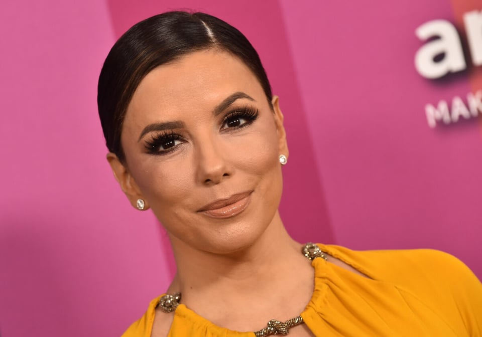 Estrellas hispanas, Eva Longoria, actriz, sonriendo, maquillaje