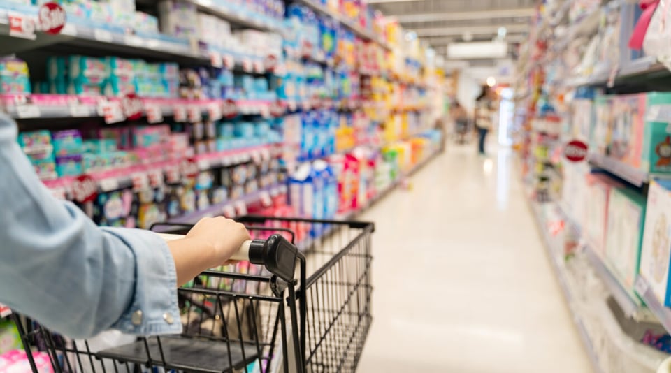 Convenience Fees, supermarket, shopping cart, woman shopping, Clark.com, MundoNOW