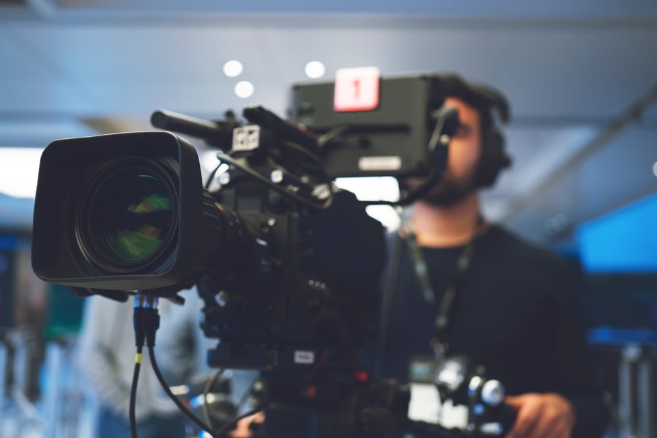 Muere famoso director de cine para adultos, Víctor Maytland