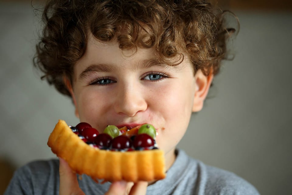 Berries, fruit, tart, boy, eating