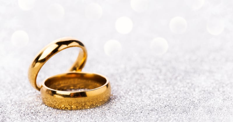 Anillos de boda como concepto de adquirir un TPS