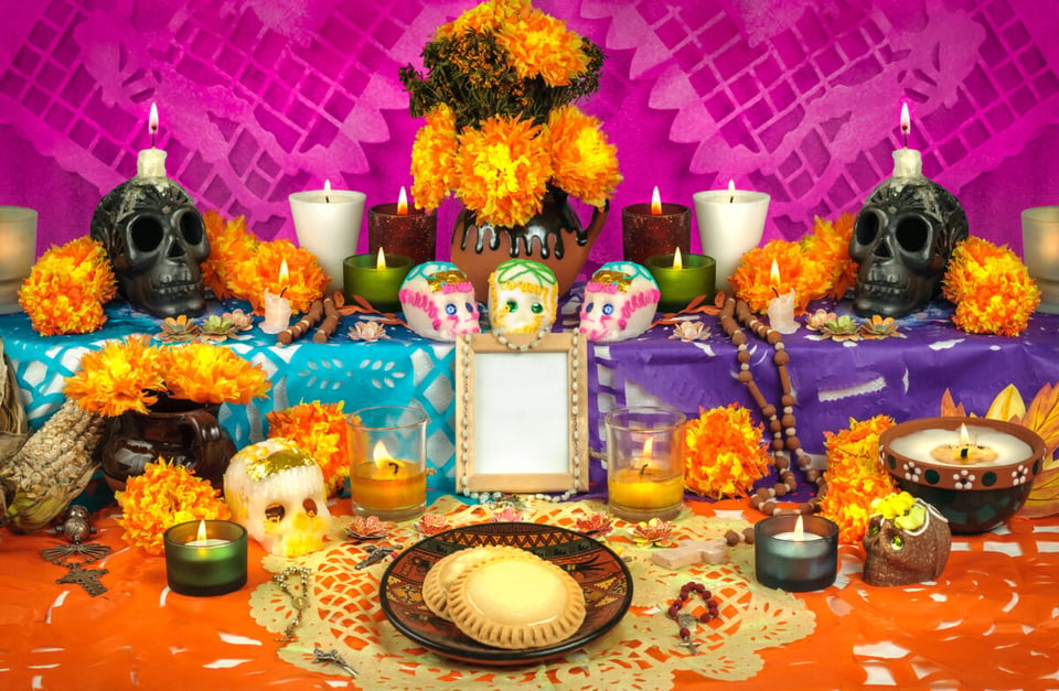 Day of the Dead, altar, skulls, día de los muertos, MundoNOW
