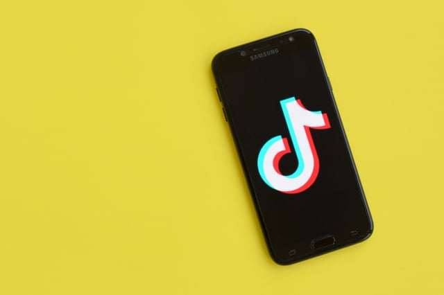 Mona, la influencer que conquista TikTok, dice que puede entrar a EE.UU con su CURP