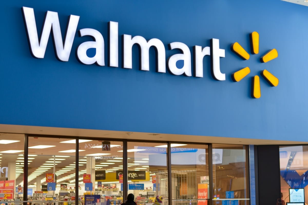 Cliente de Walmart asegura que empleado lo mantuvo como rehén (VIDEO)