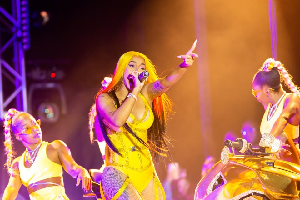 Cardi B agrede a espectador en Las Vegas