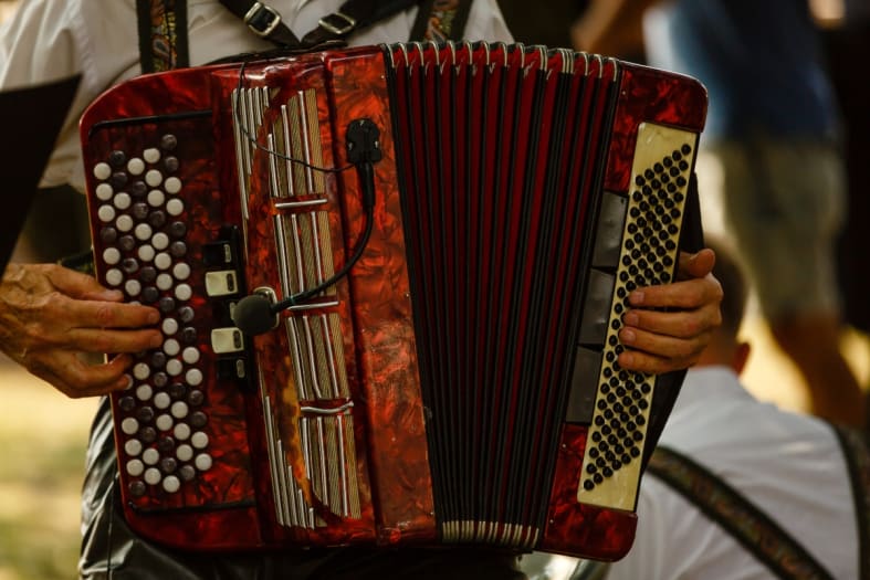 Singer Iván José Mindiola dies after a car accident