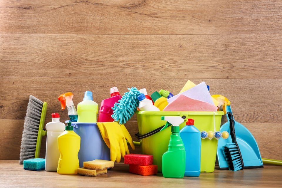 Anuncian recall de botellas de detergentes por contaminación bacterial