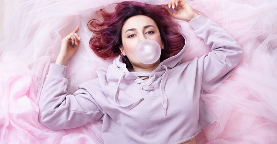 11 razones por las que debes de dejar de mascar chicle