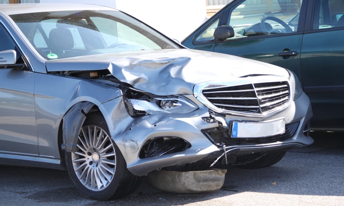 Conductor de maquina quitanieves causa aparatoso accidente, hubo 40 autos involucrados