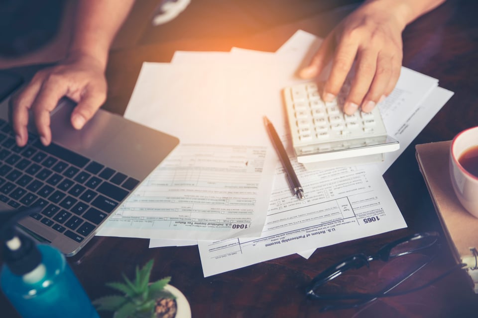 Si trabajo por mi cuenta, ¿qué taxes debo pagar? Si trabajo por mi cuenta, ¿qué taxes debo pagar?