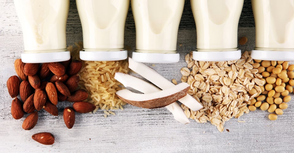 Cancela la leche de vaca: 8 tipos de leche vegetal que te harán dejar los lácteos featured image