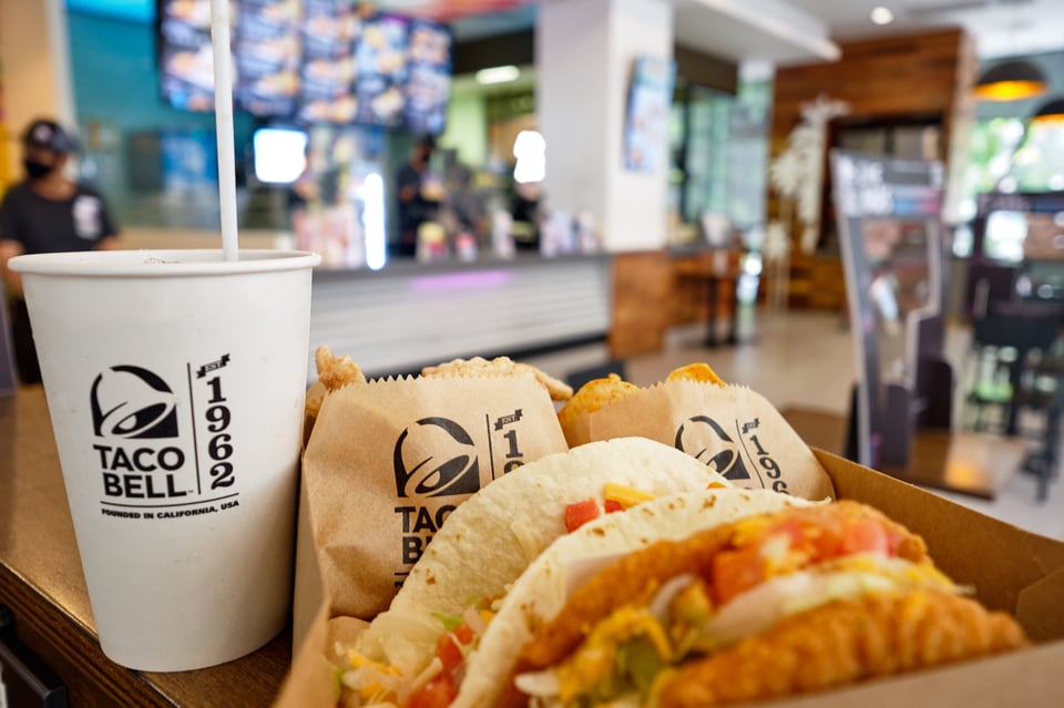 Oculta arma Taco Bell: Un auto sospechoso