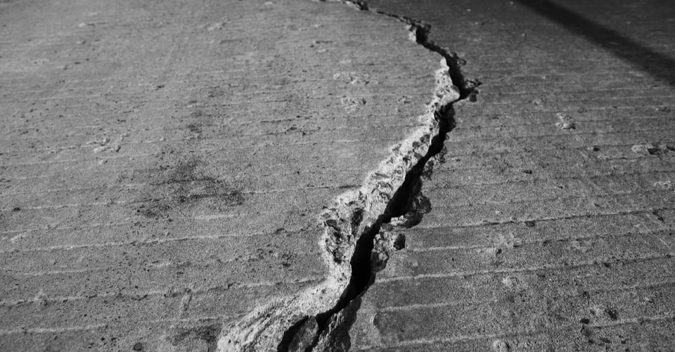 falla geológica, destrucción, abertura en el suelo, Clima, MundoNOW