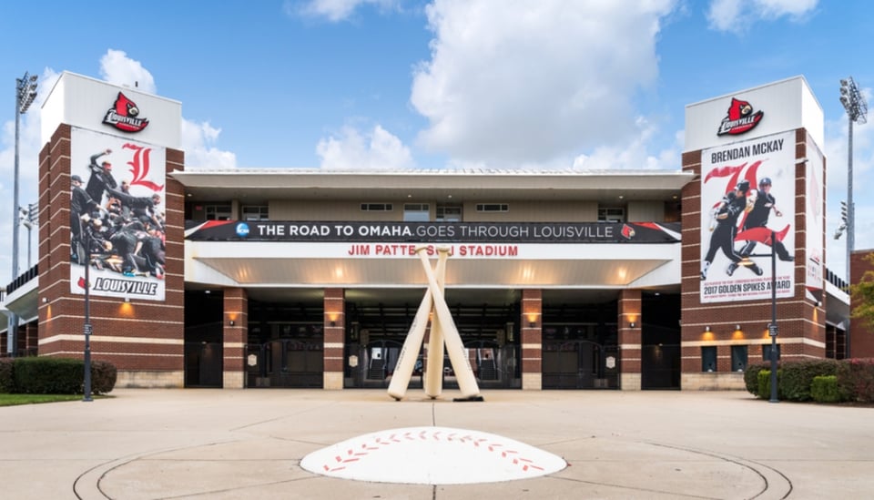 Evacuan estadio Jim Patterson por amenaza de bomba durante juego de béisbol