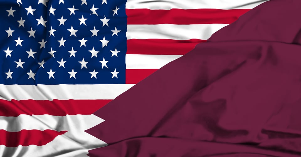 Banderas de Qatar y Estados Unidos