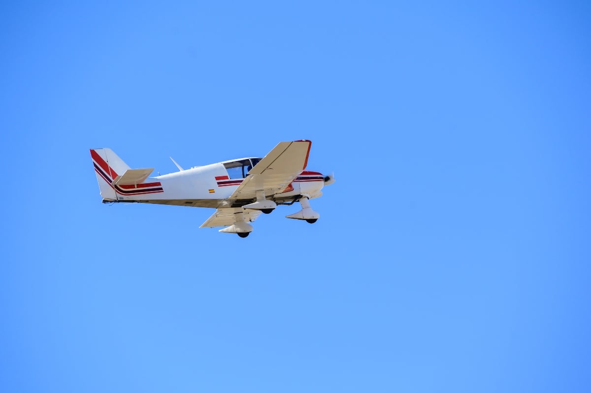 Avioneta estrella playa California