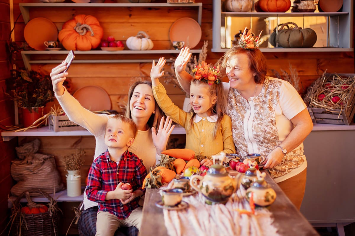 How to host a virtual Thanksgiving dinner