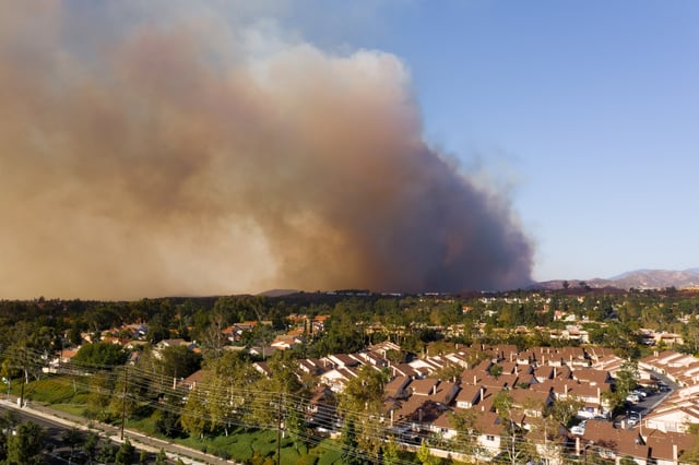 Imágenes impactantes tras un gigantesco incendio en Massachusetts (FOTOS)