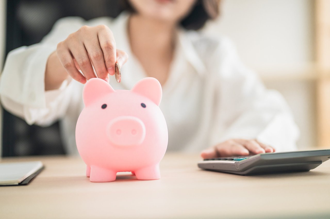 6 simple ways to save money every day