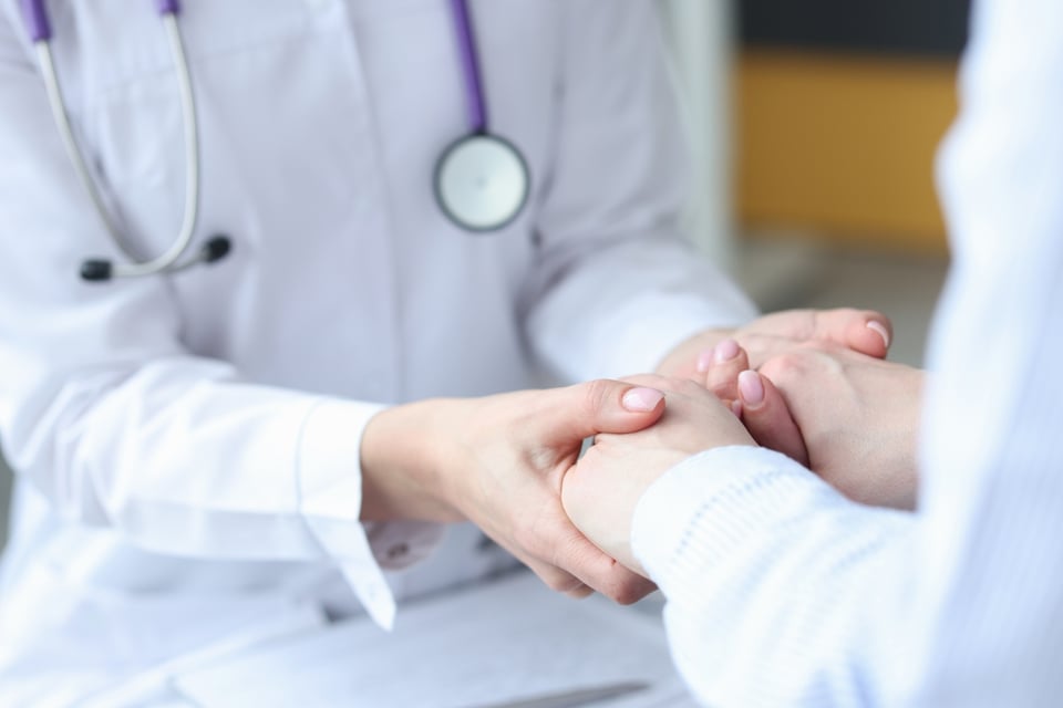 Periodista de Univisión diagnosticada con cáncer de seno y de piel impacta con nueva imagen
