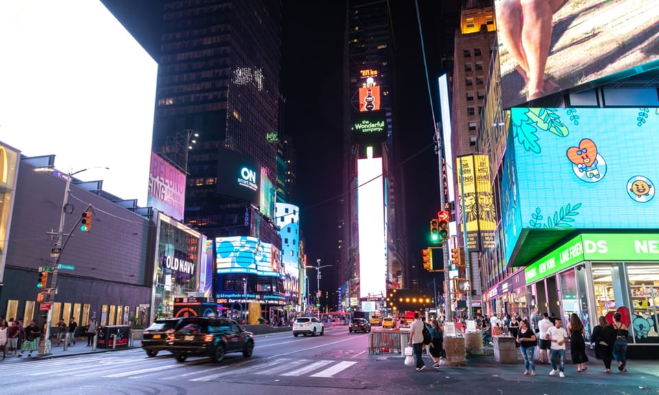 Explosión en pleno Times Square causa pánico masivo y evacúan la zona