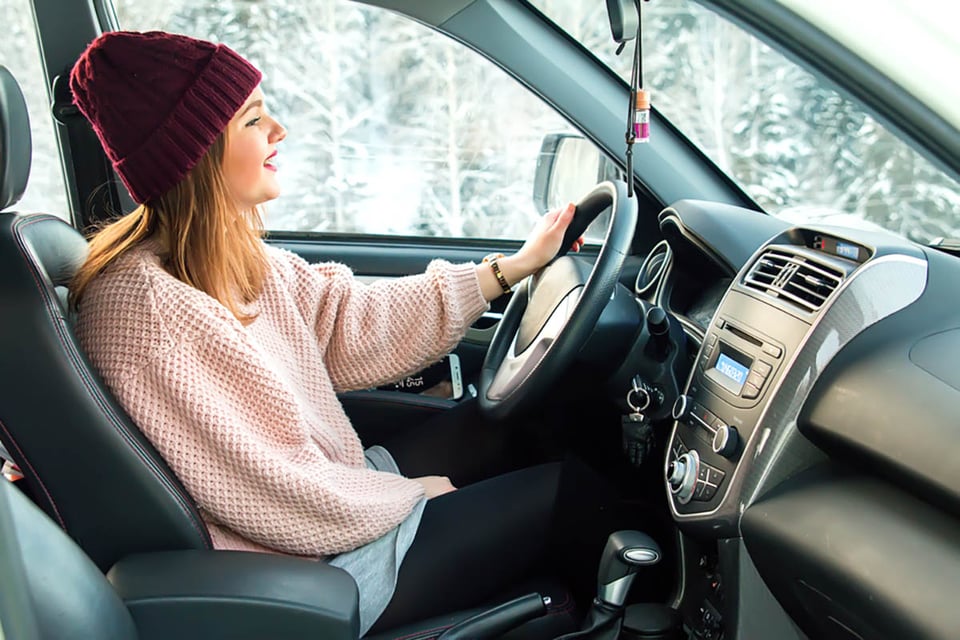 Cómo conducir en Invierno: Consejos para circular por carreteras nevadas y heladas featured image