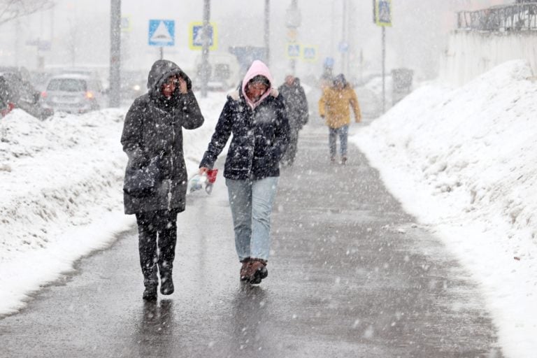 California se prepara para la peor parte de la tormenta invernal este lunes