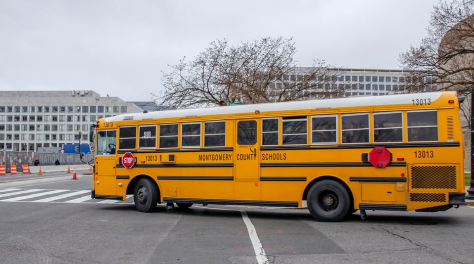 Evacuan escuelas en Washington ante múltiples amenazas de bomba