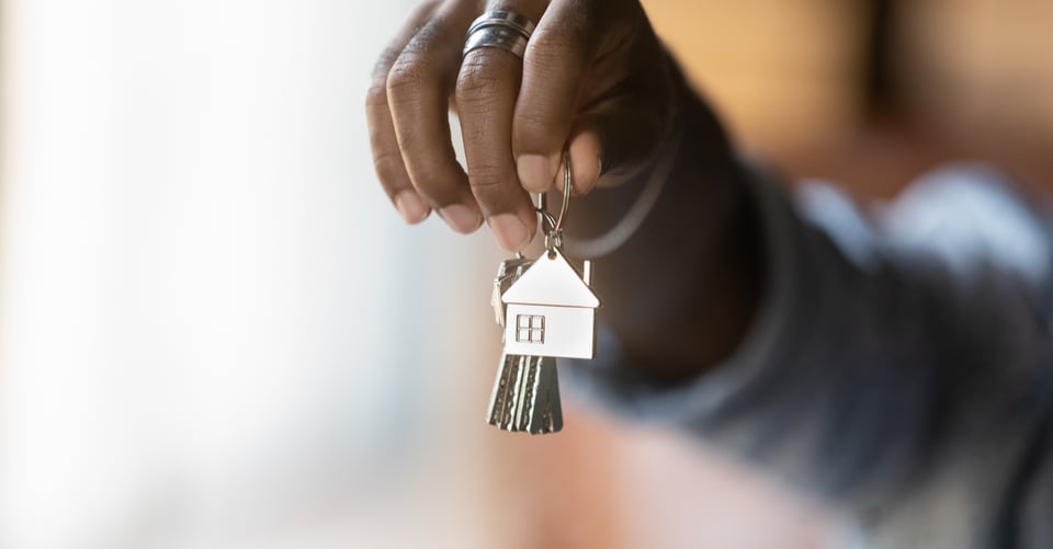 Llavero de una vivienda con una figura de una casa