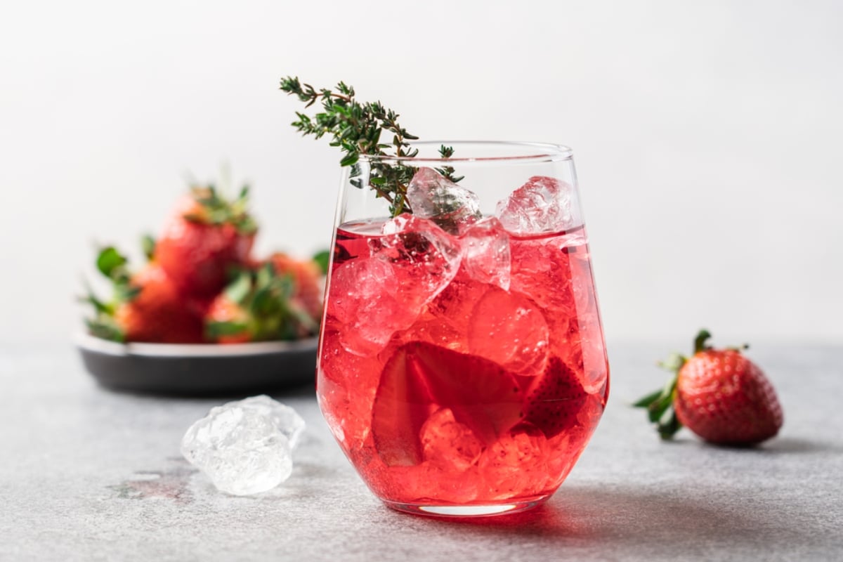 Ordenan recall de popular té por brote de hepatitis A vinculado con fresas contaminadas