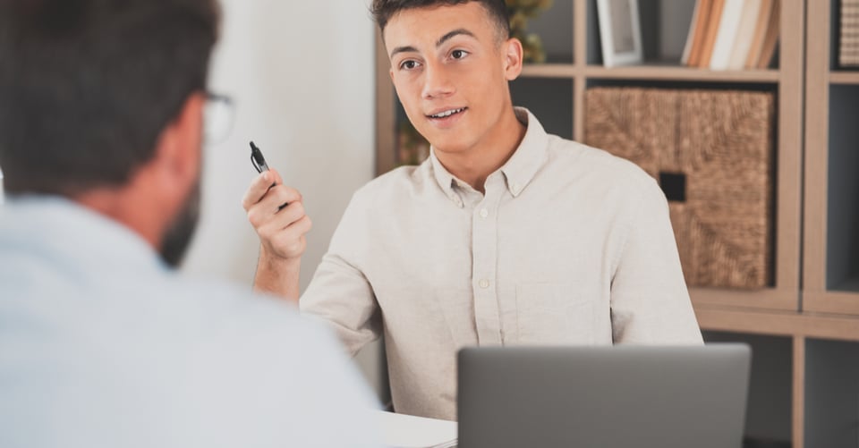 15 consejos para ayudar a tu tímido adolescente a convertirse en líder