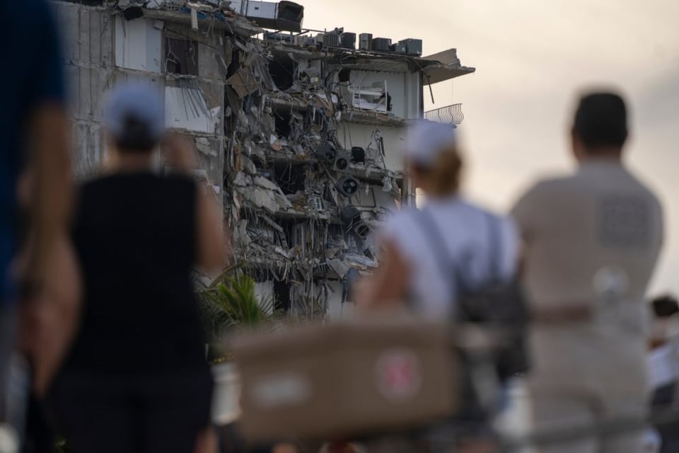 Cinco muertos y varios desaparecidos tras el derrumbe de un edificio en Georgia