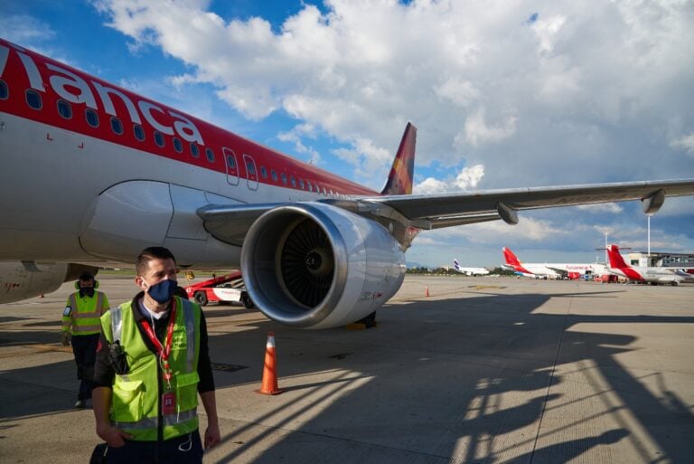 Evacuan aeropuerto por sospecha de explosivos en maletas