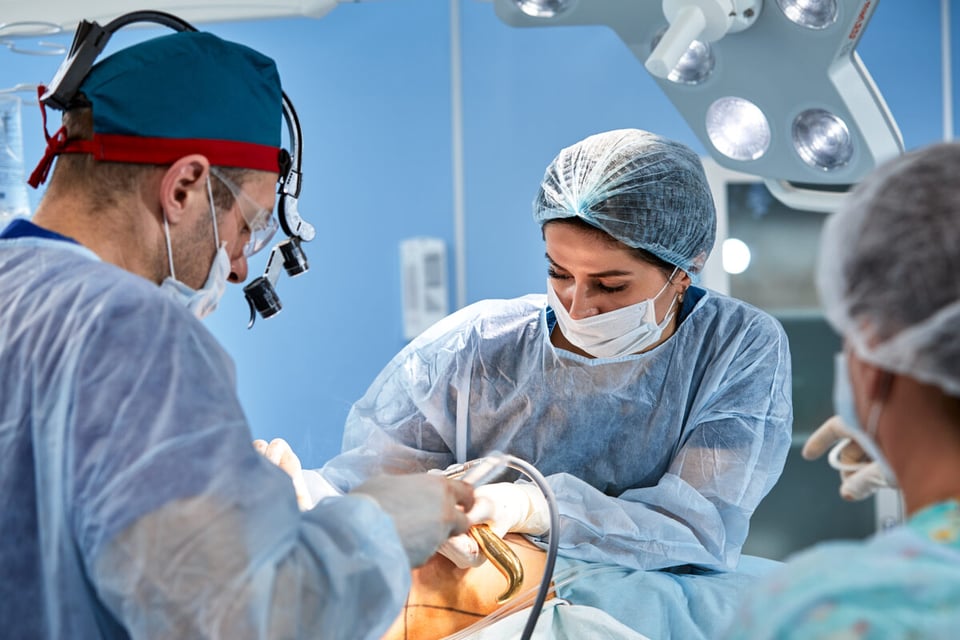 Enfermera muere por tratar de hacerse una liposucción