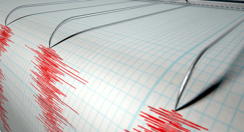 En la principal isla de Indonesia, reportan fuerte sismo de magnitud 7,0 (FOTOS)