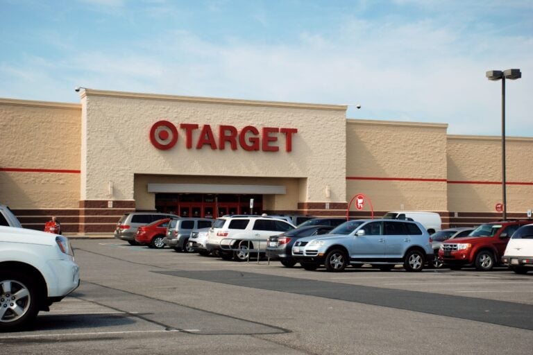 Emergencia en Target deja múltiples víctimas y un detenido en California