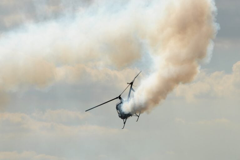 Helicóptero se estrelló cerca de interestatal de EEUU