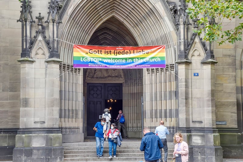 La Iglesia Metodista Unida permitirá clérigos homosexuales featured image