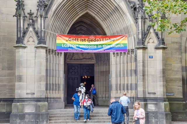 La Iglesia Metodista Unida permitirá clérigos homosexuales