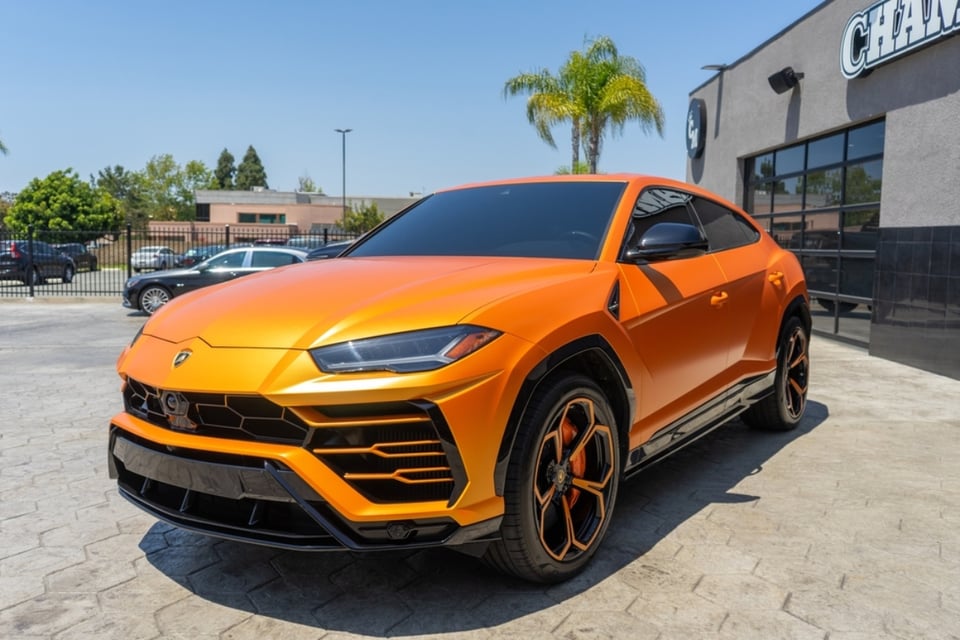 Lamborghini se estrelló, voló e impactó el techo de una casa en Florida