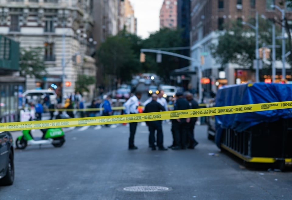Tiroteo en Nueva York deja un policía muerto, otro herido y al pistolero abatido