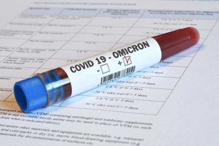 Dr Juan Rivera dice cuál es el síntoma que diferencia al Ómicron de una gripe