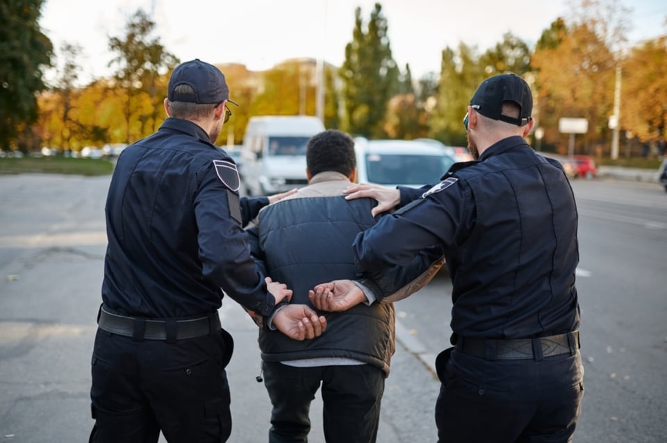 Capturaron a un adolescente por presuntamente amenazar con cometer tiroteo en escuela