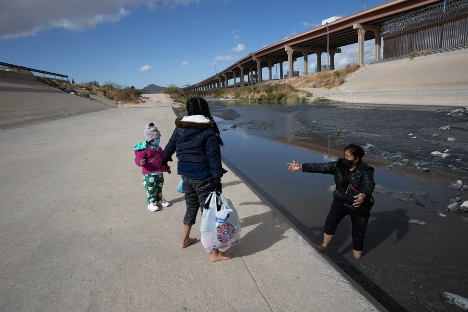 Migrante hispana causa sensación al trabajar en la construcción en EEUU