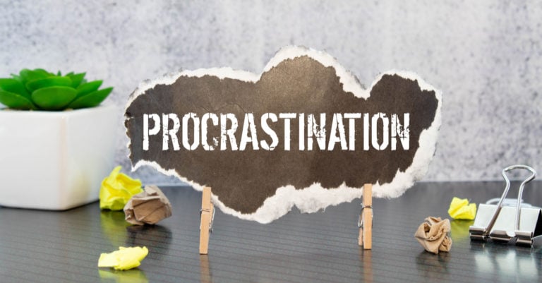 Cómo dejar de procrastinar y destruir ese hábito en mil pedazos