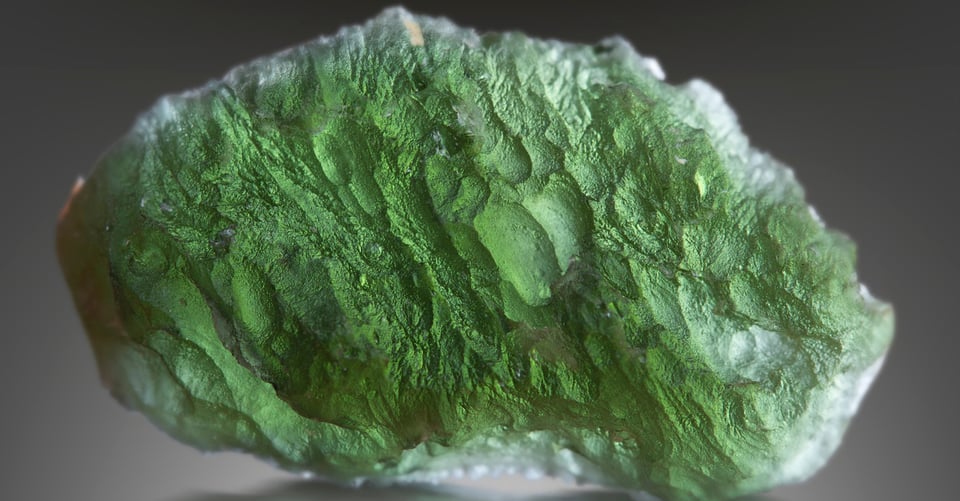 Significado de la moldavita: 10 beneficios de estos hermosos cristales verdes