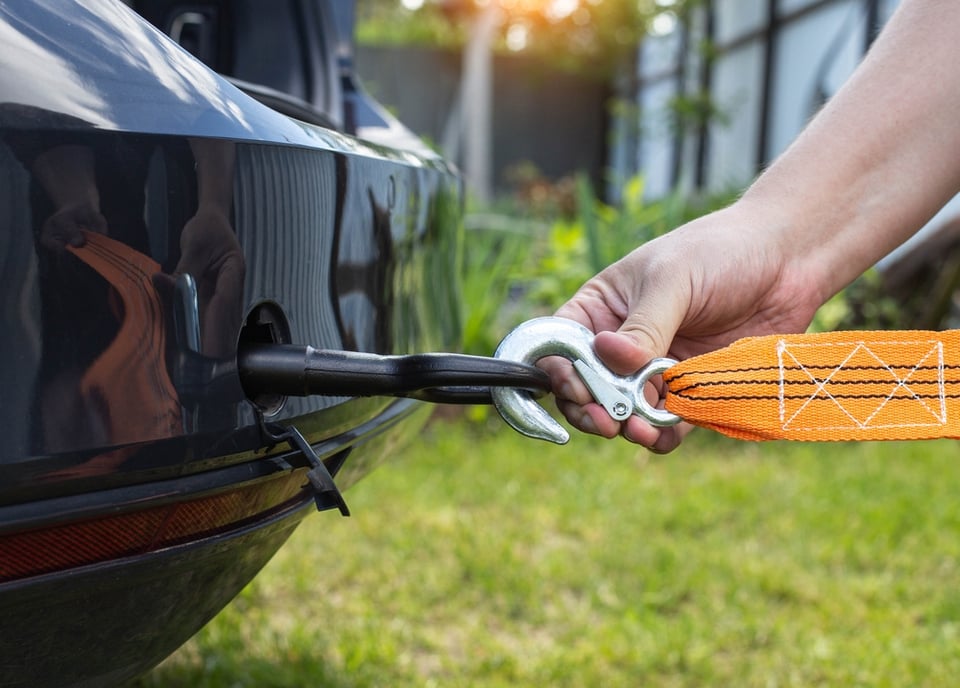 ¿Qué se debe utilizar para remolcar autos?