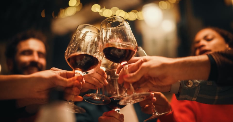 Brindis de soltero de amigos