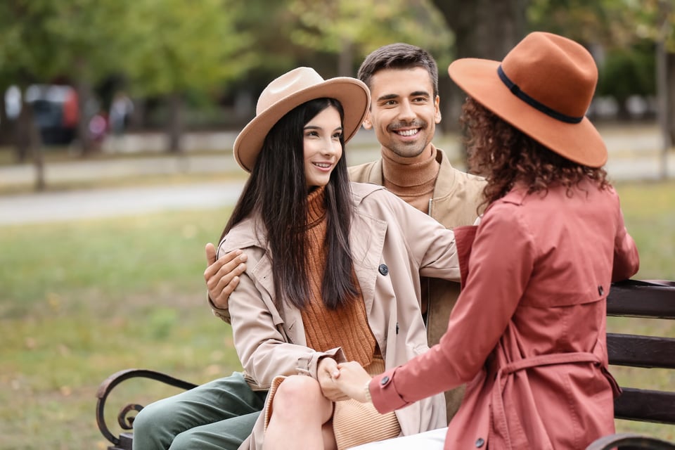 Explorando la diversidad de las relaciones LGBTQIA+: poliamor, relaciones abiertas y más featured image