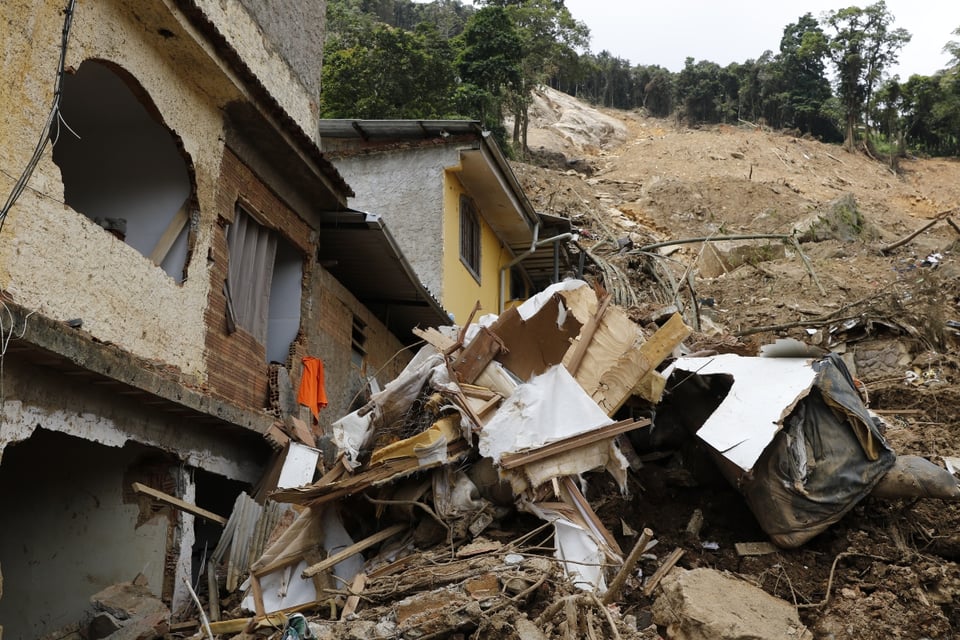 Deslizamiento de tierra en Malasia deja 23 muertos